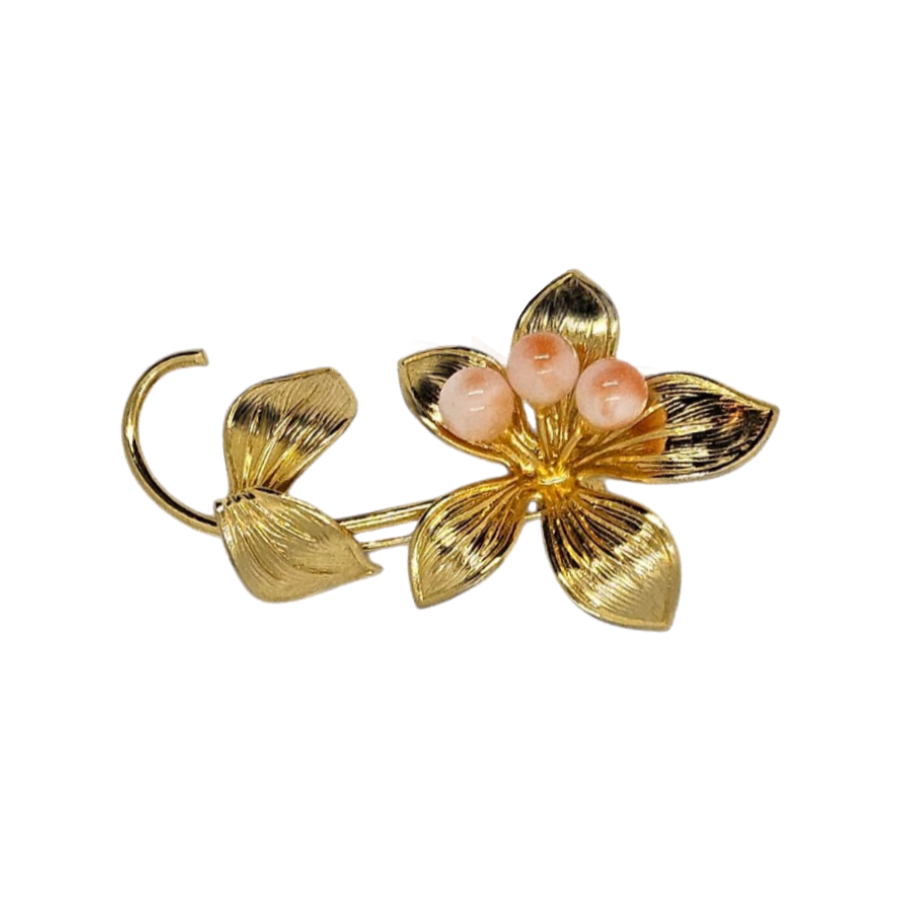 Broche Clip CHAUMET en or jaune, corail rose et diamants Broche Clip CHAUMET en or jaune, corail rose et diamants