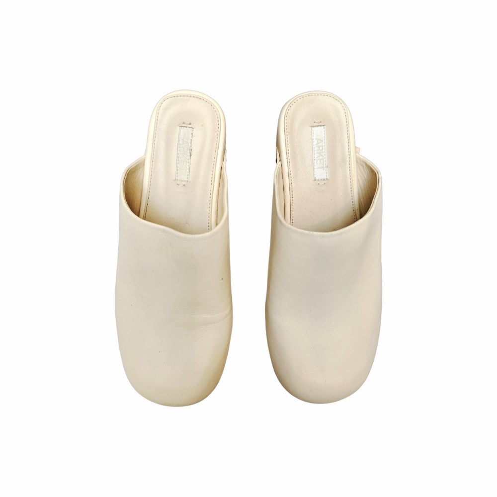 ARKET cream Vachetta leather wooden sole clogs with stud detailing. Made in Italy, early 2020s closed-toe platform mule clogs.