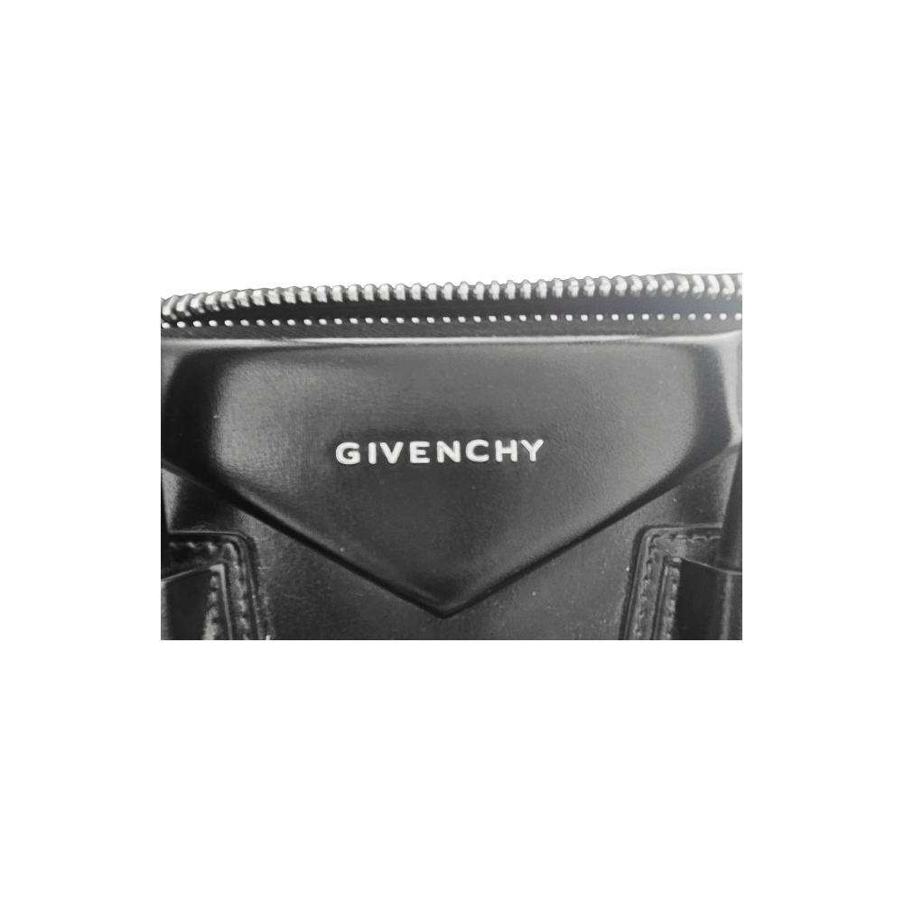 Antigona Medium Black Leather Top Handle Bag - Givenchy