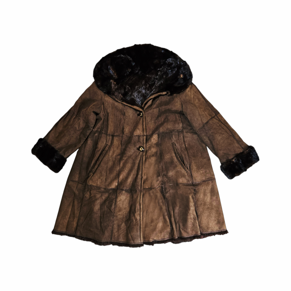 Vintage Italian brown suede leather A-line coat, size 42, with genuine dark fur lining, oversized fur collar, fur cuffs and panelled construction.