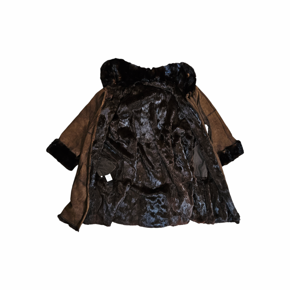 Vintage Italian brown suede leather A-line coat, size 42, with genuine dark fur lining, oversized fur collar, fur cuffs and panelled construction.