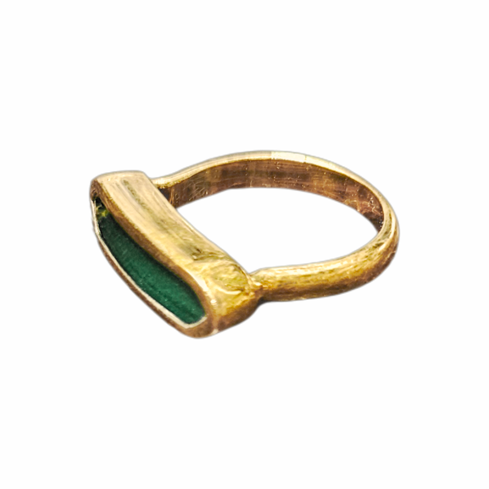 Monica Vinader Baja green onyx ring in gold vermeil over sterling silver. Elegant pre-owned designer ring with a sleek architectural setting.