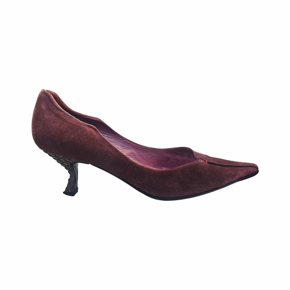 Vintage Prada burgundy suede pumps from circa 2000, featuring elongated pointed toes and unusual sculptural woven-effect kitten heels. Made in Italy, size EU 36. An original Y2K-era Prada design.