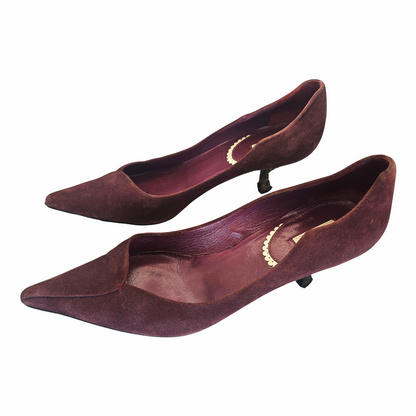 Vintage Prada burgundy suede pumps from circa 2000, featuring elongated pointed toes and unusual sculptural woven-effect kitten heels. Made in Italy, size EU 36. An original Y2K-era Prada design.