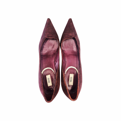 Vintage Prada burgundy suede pumps from circa 2000, featuring elongated pointed toes and unusual sculptural woven-effect kitten heels. Made in Italy, size EU 36. An original Y2K-era Prada design.