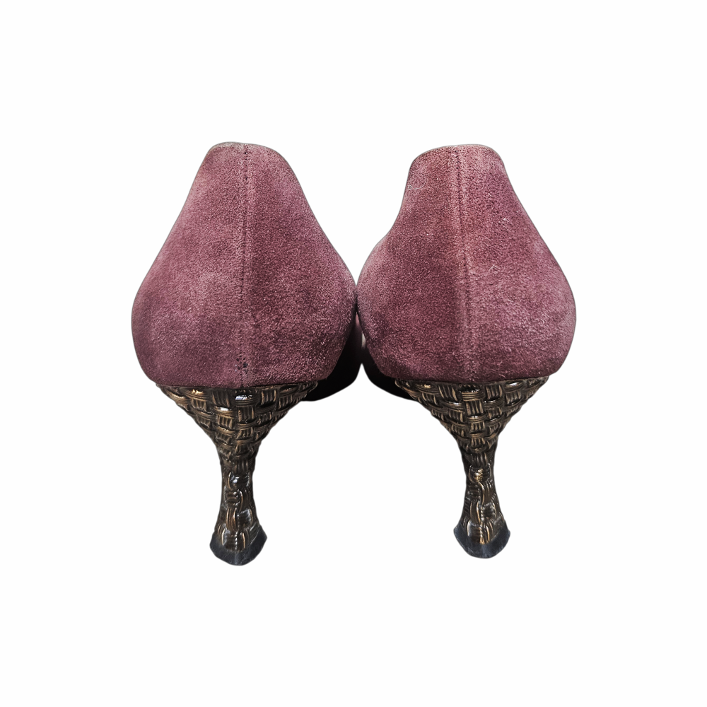 Vintage Prada burgundy suede pumps from circa 2000, featuring elongated pointed toes and unusual sculptural woven-effect kitten heels. Made in Italy, size EU 36. An original Y2K-era Prada design.