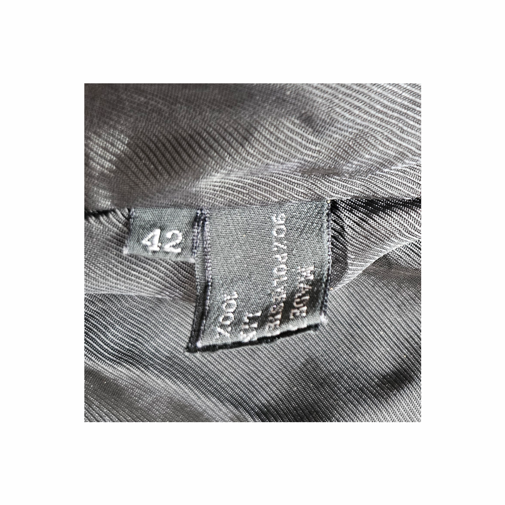Prada Milano black fitted tailored jacket, Made in Italy, size 42, with sculpted seam detailing, full lining, Prada branded zips and pockets.