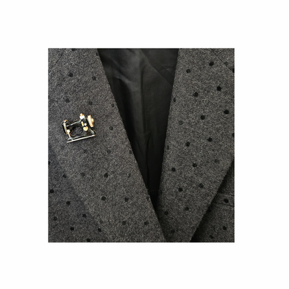 Vintage-Style Enamel Sewing Machine Brooch with Crystal Accents - Re:Velvet