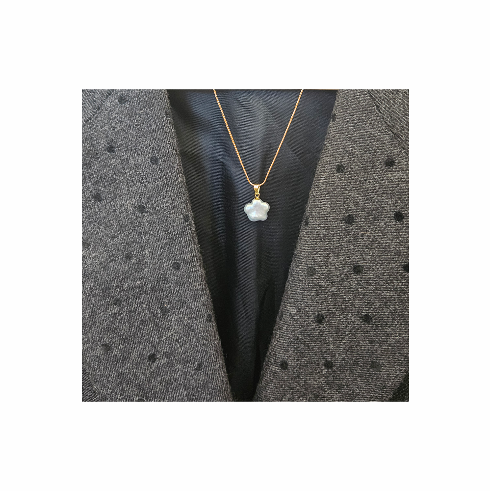 Cloud shaped  Gold-Plated Mother of Pearl Pendant - Re:Velvet