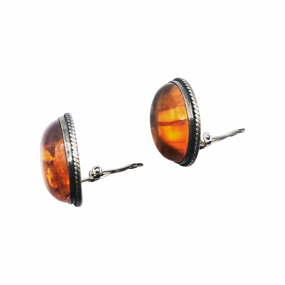 Profile view of Vintage 925 sterling silver oval amber cabochon clip-on earrings, honey cognac amber, twisted rope border, non-pierced ears, circa 1960s–1980s.